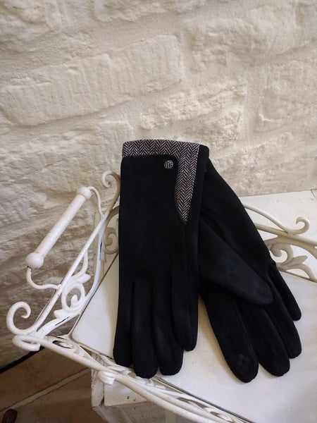 Black Glove with Herringbone Detail